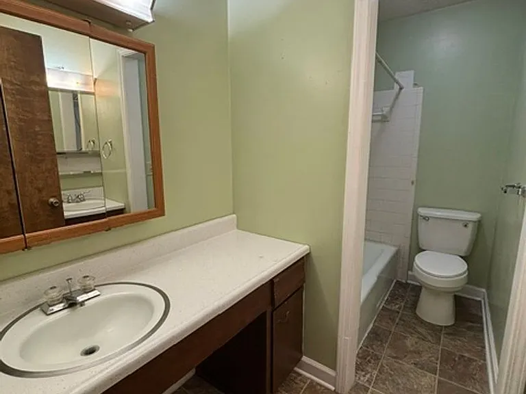 690 College Dr — Photo 10