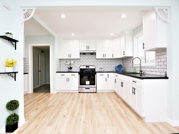 4th image of 2329 Hathaway Ave
