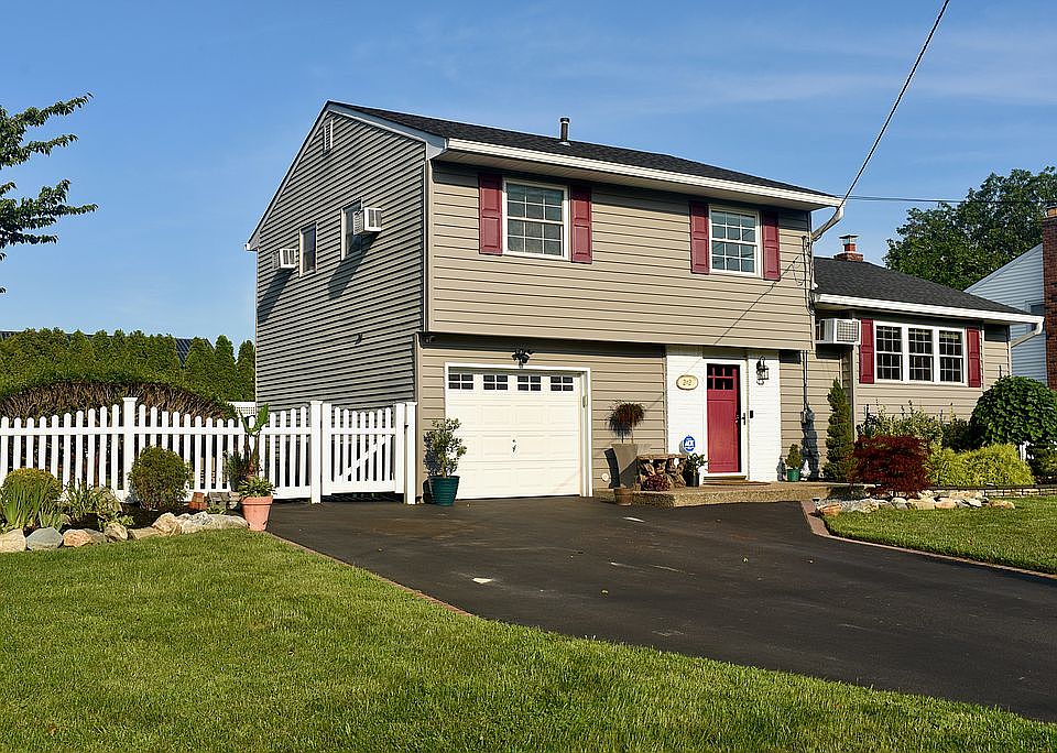 1st image of 22 Catherine Dr
