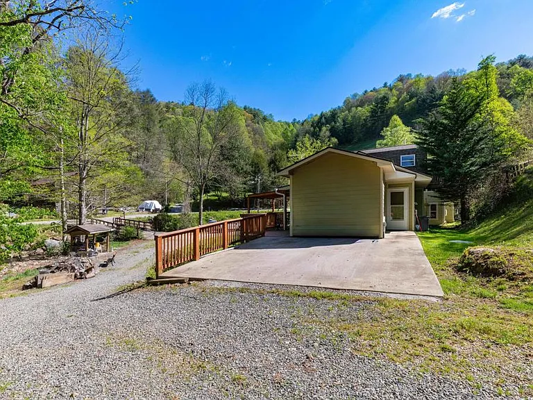 9228 Big Laurel Rd — Photo 16