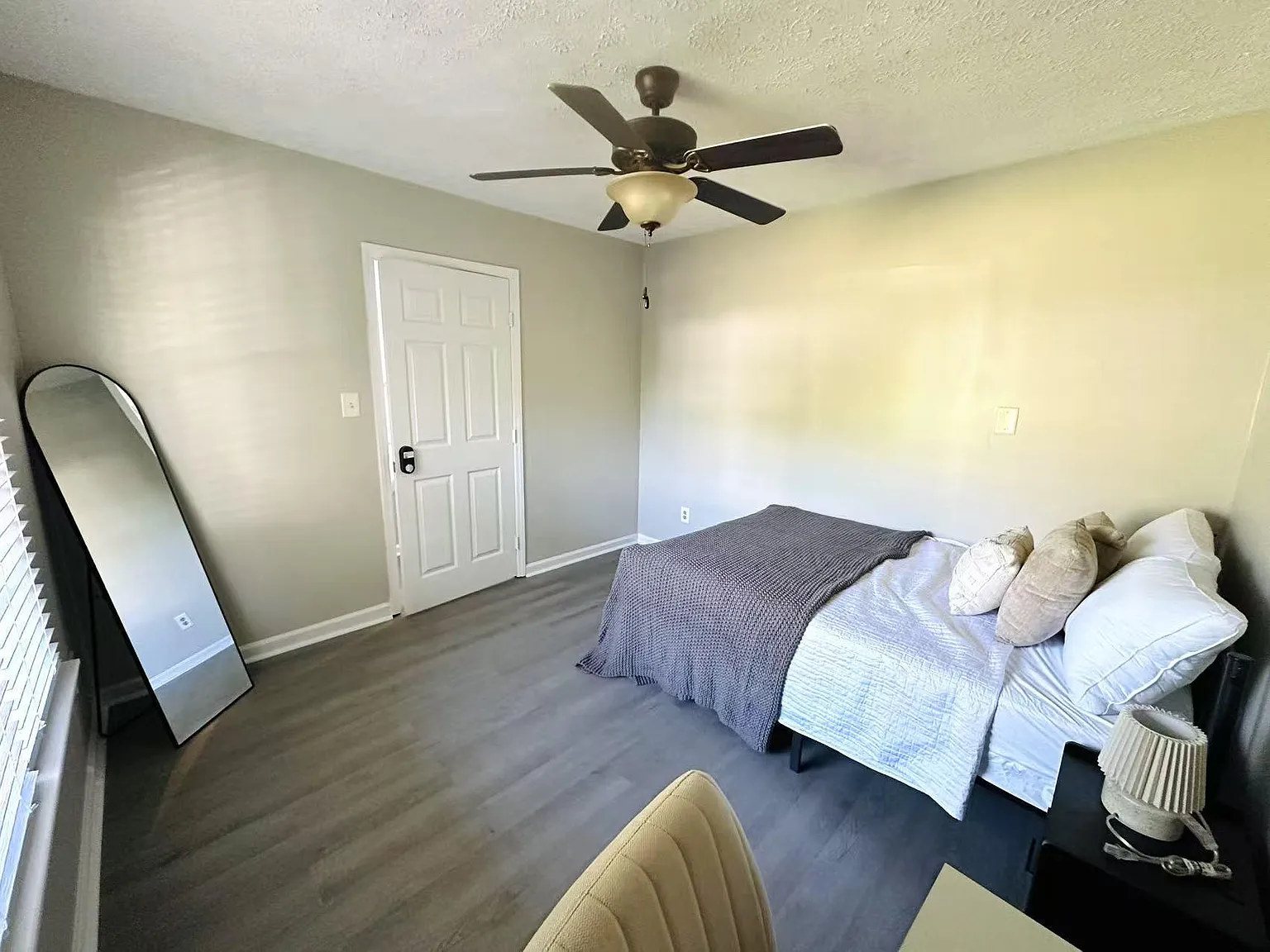 4 bed, 2.5 bath, 1808 sqft, $910 — Photo 1