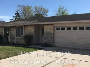 9902 Hummingbird St, La Porte, TX 77571