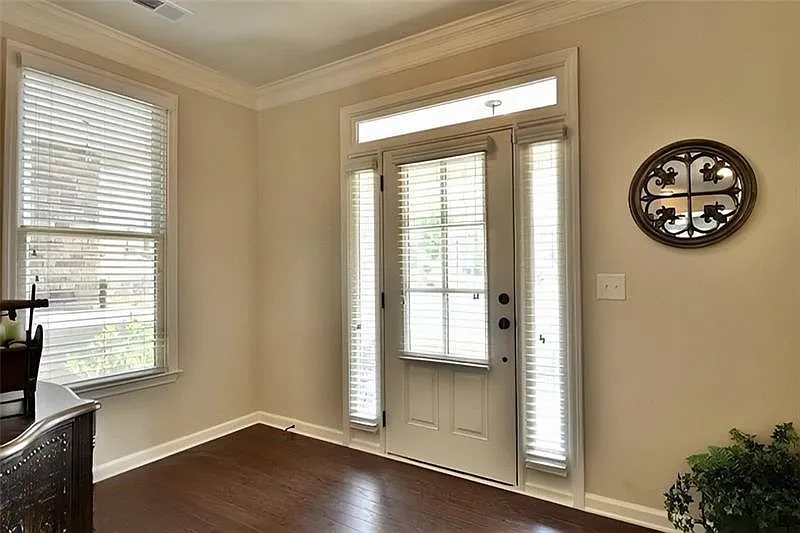 4 bed, 3200 sqft, $3,200 — Photo 2