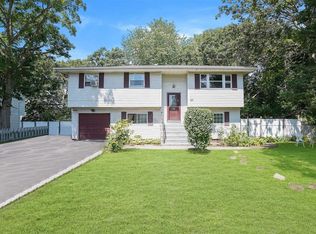 23 Lama Dr, Shirley, NY 11967