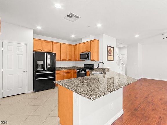 3rd image of 951 Spiracle Ave