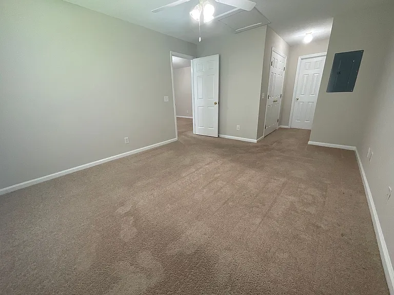Meridian Park Apartments — Photo 29