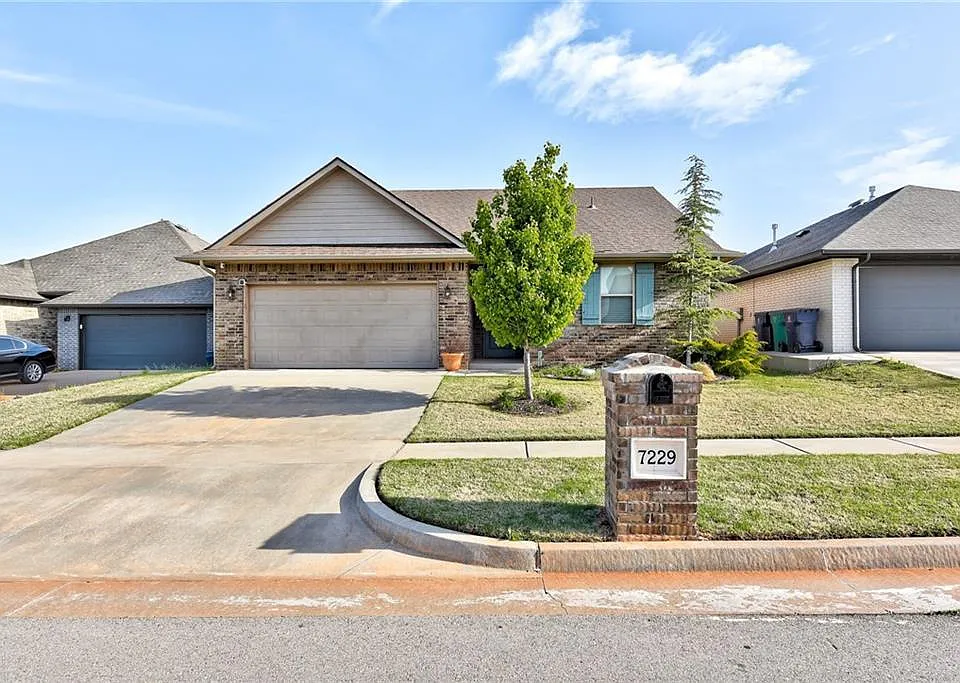 7229 NW 146th St