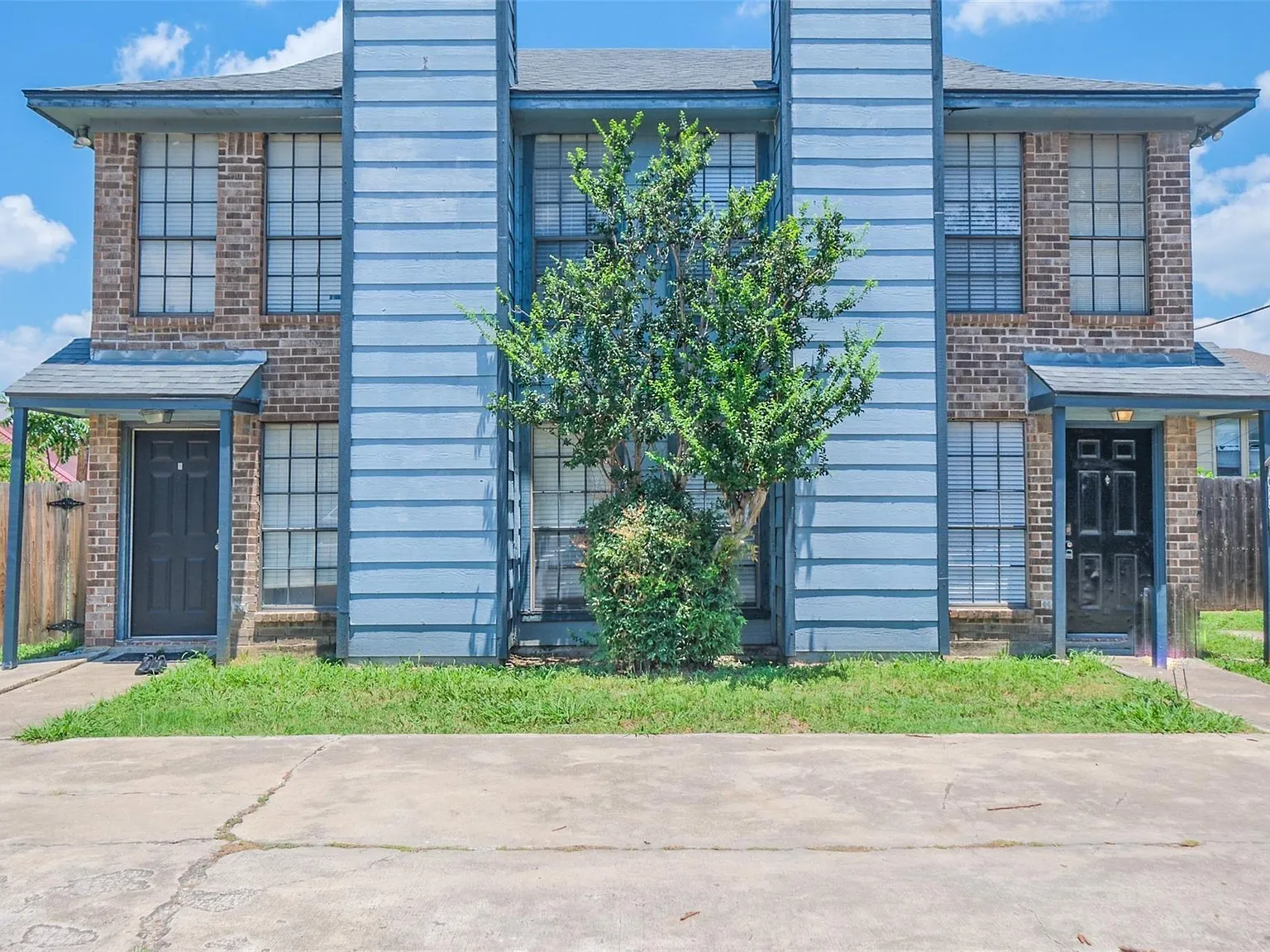 2 bed, 1.5 bath, 1025 sqft, $1,400 — Photo 1