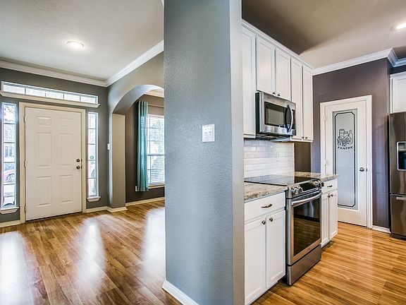 3rd image of 10331 Cedar Lake Dr