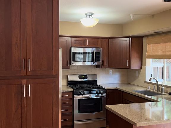 3rd image of 125 Gladys Ave