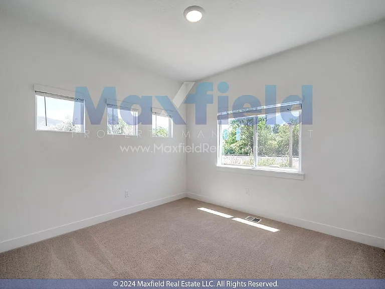 1598 N 1950 E — Photo 11