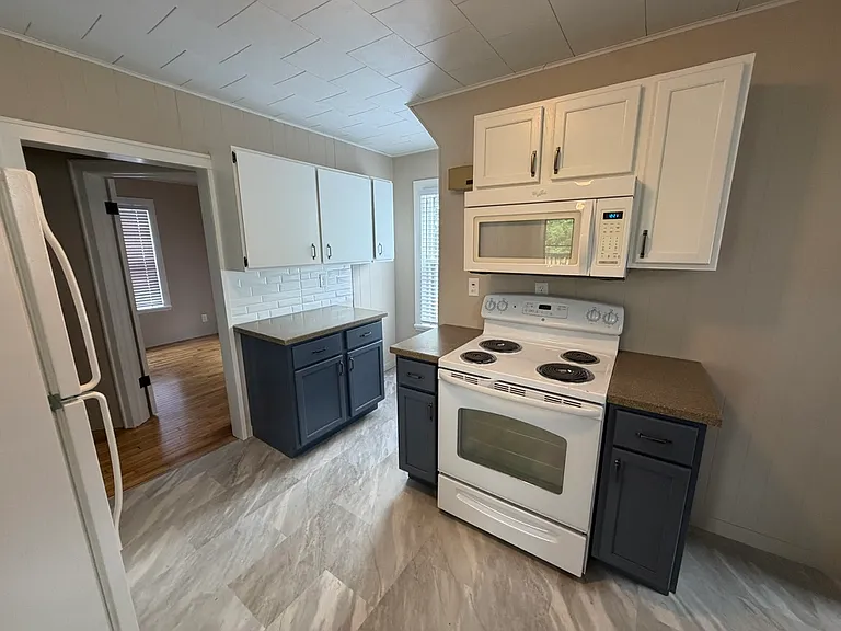 435 Gold St — Photo 3