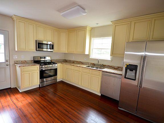 4th image of 3916 Annunciation St