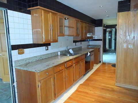 4th image of 1975 Wildwood Ln