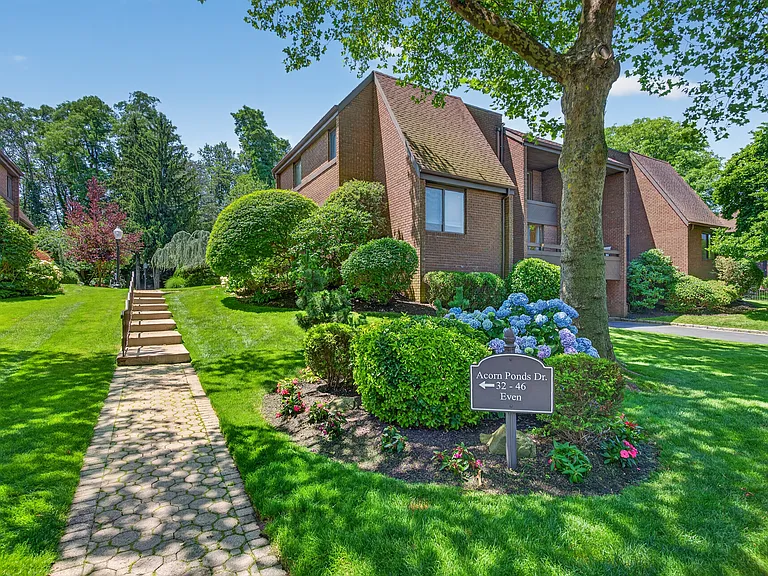 46 Acorn Ponds Dr #46 — Photo 24