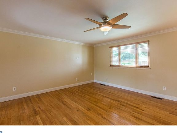 4th image of 519 Erickson Ave
