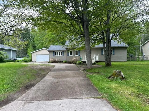 3303 Sherman Park Dr, Sault Sainte Marie, MI 49783