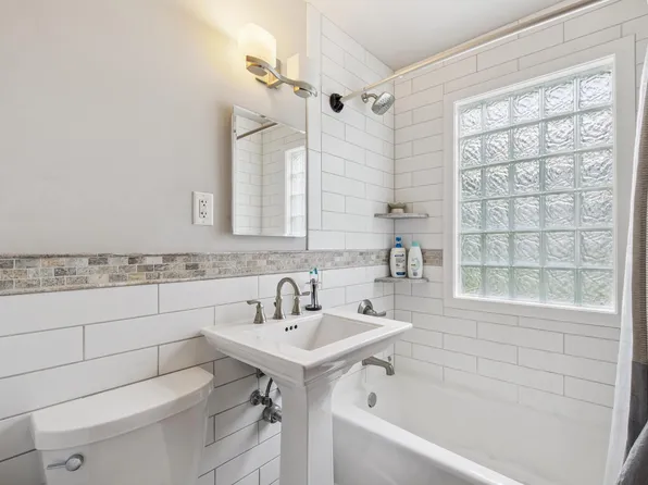 1273 7th St W, Saint Paul, MN 55102