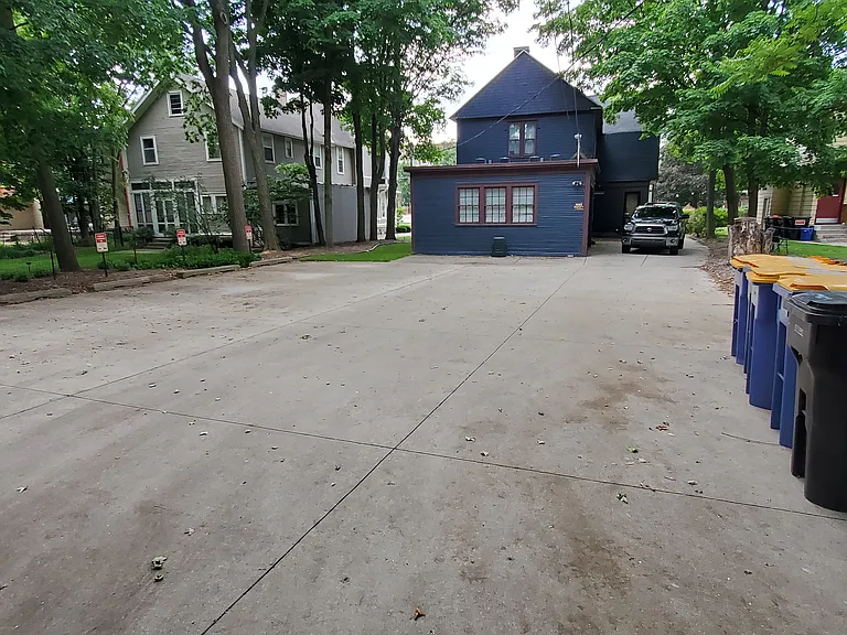140 College Ave NE #4 — Photo 5