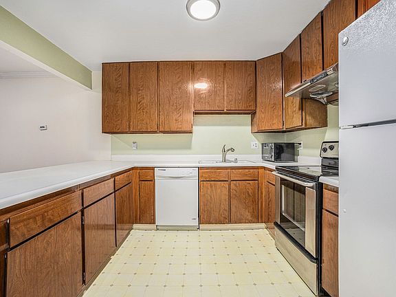 3rd image of 336 E 15th St APT 3