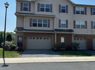 6443 Creekbend Dr, Mechanicsburg, PA