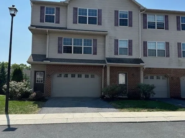 6443 Creekbend Dr, Mechanicsburg, PA 17050