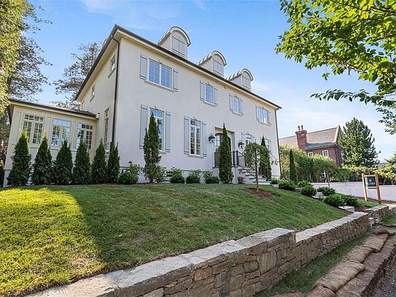 3rd image of 310 Blackstone Blvd