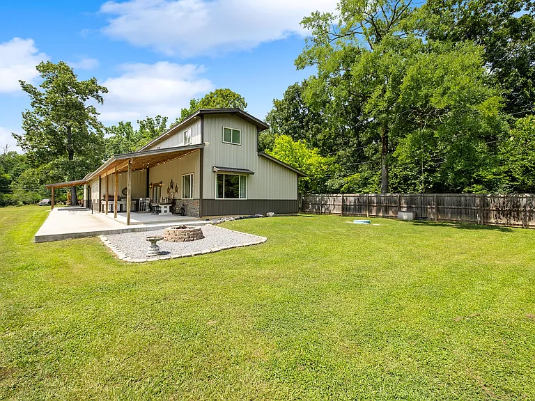 6121 Red Bud Ln — Photo 36