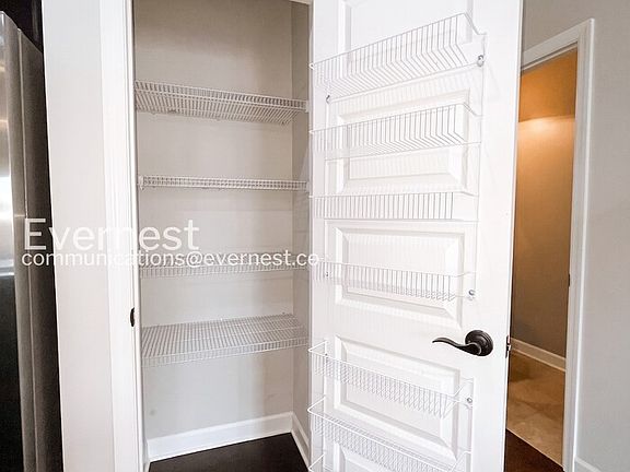 4th image of 1828 Wild Oaks Ct