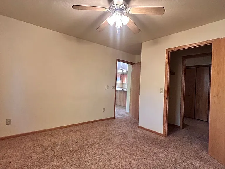 1027 Dutchman Dr — Photo 5