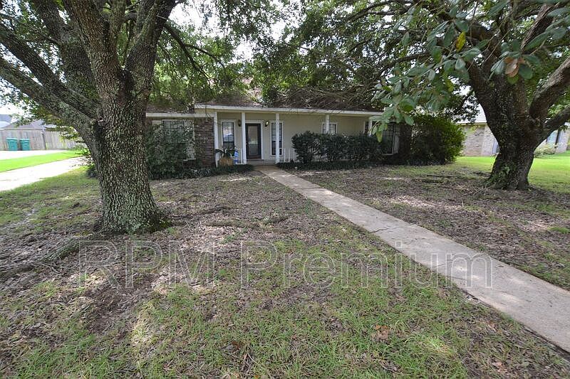 1st image of 3332 Ash St