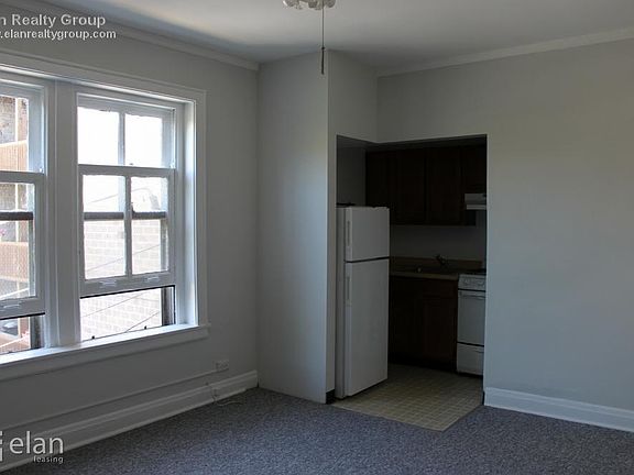 4th image of 640 W Wrightwood Ave APT 212