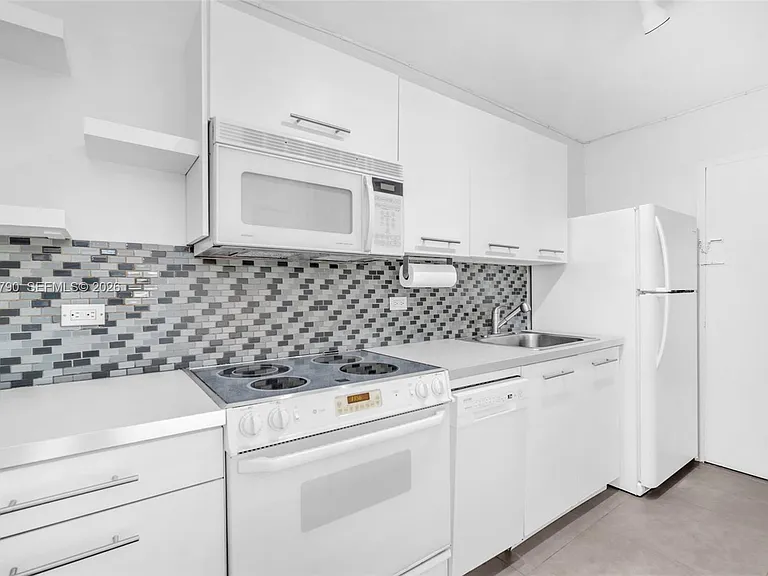 5313 Collins Ave #204 — Photo 11