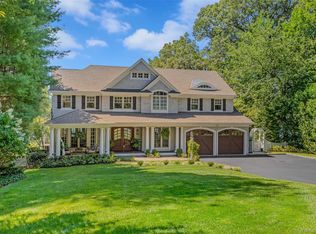 201 Prospect Rd, Centerport, NY 11721