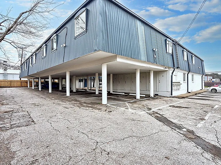 3138 Manor Rd — Photo 9