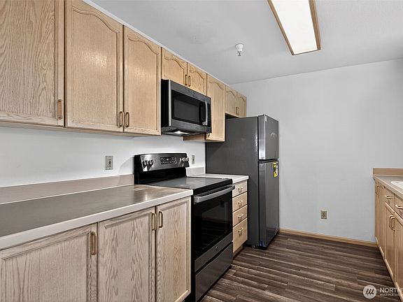 5th image of 901 Sunset Boulevard NE #D215