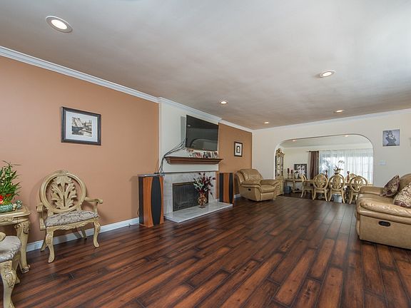 2nd image of 6709 Petit Ave