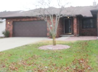 3312 W Crystal Lake Dr, Springfield, IL 62711