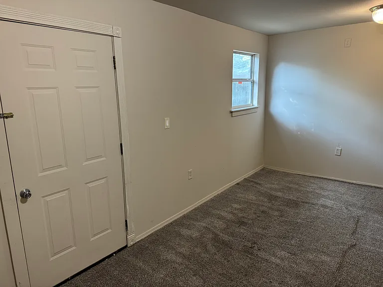 708 La Salle Way — Photo 10