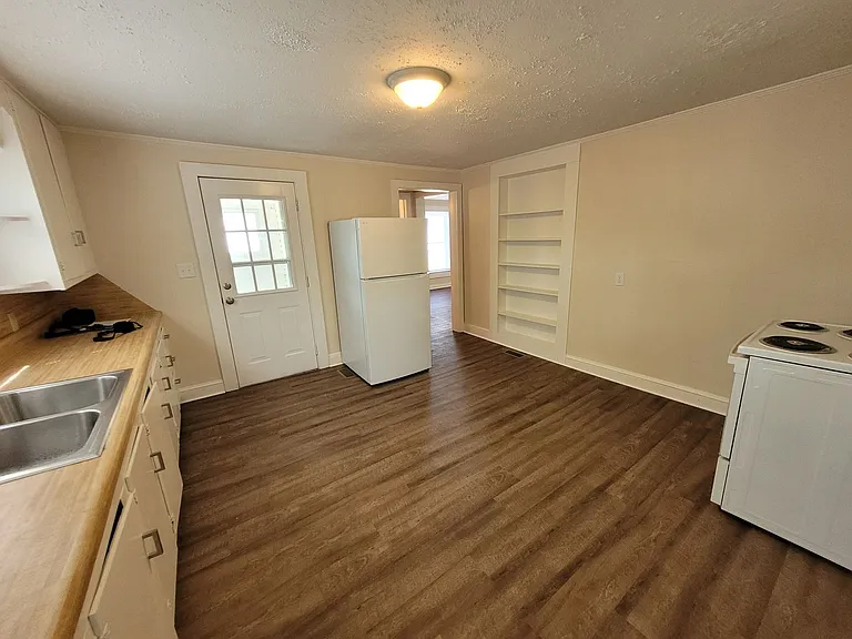 804 Klondale Ave — Photo 9