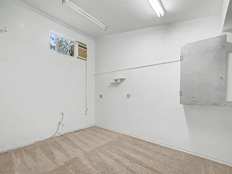 2723 Nottingham St — Photo 41