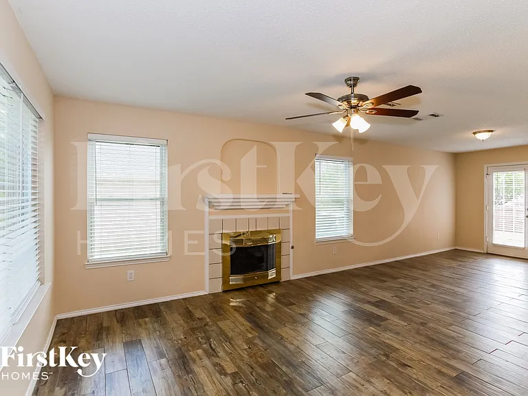 4368 Onyx Dr — Photo 3