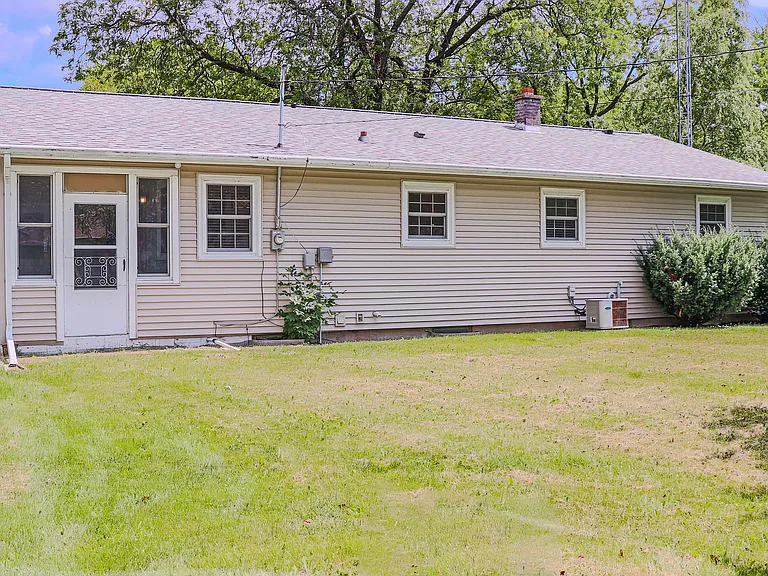 122 S Peters Ave — Photo 16