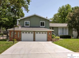 16321 Dorcas St, Omaha, NE 68130