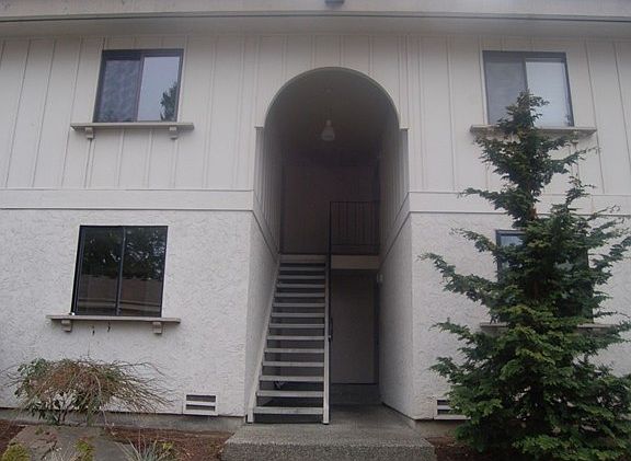3rd image of 12727 NE 116th Ln APT F4