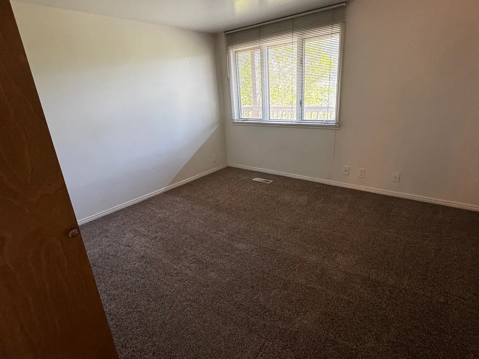 3 bed, 2120 sqft, $800 — Photo 2