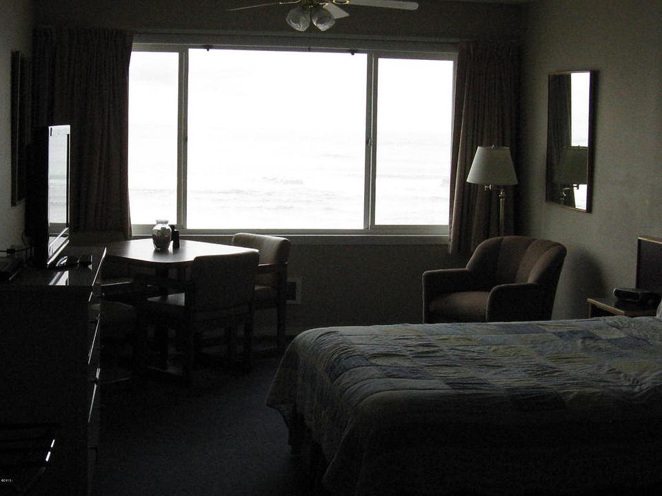 2nd image of 145 NW Inlet Ave #318