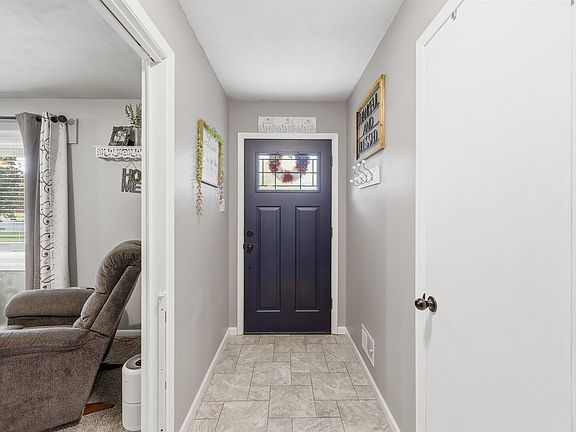 4th image of 2744 SE Faxon Dr