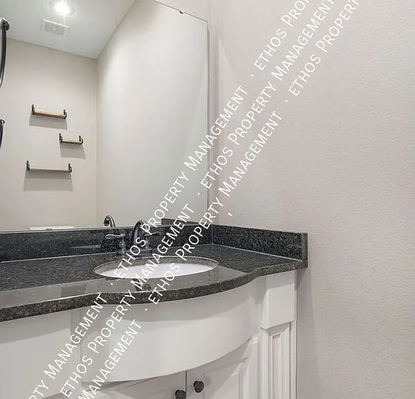 2342 W Darby St — Photo 23