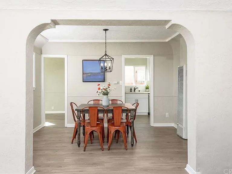 7727 S Normandie Ave — Photo 2